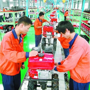 Agricultural vehicle assembly line